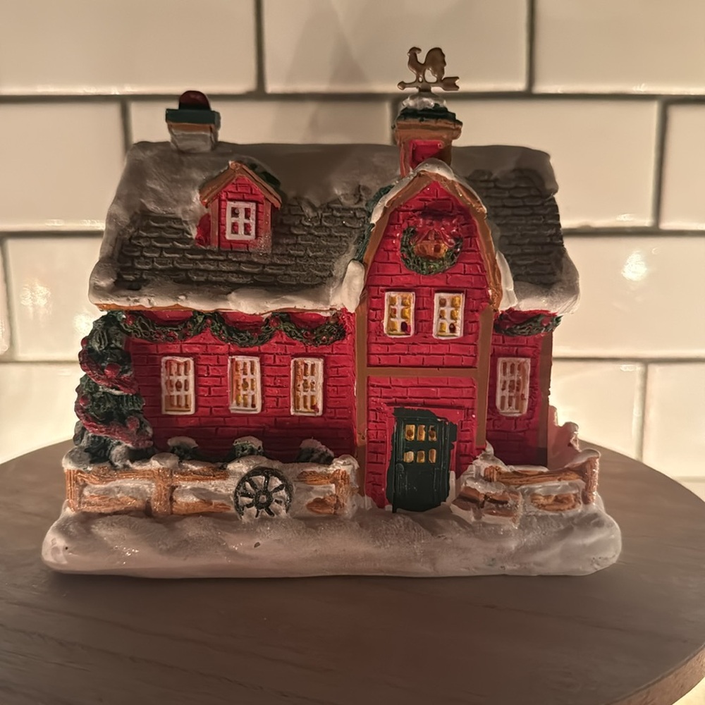 NWT Battery powered light up Ashland Christmas Farmhouse Village